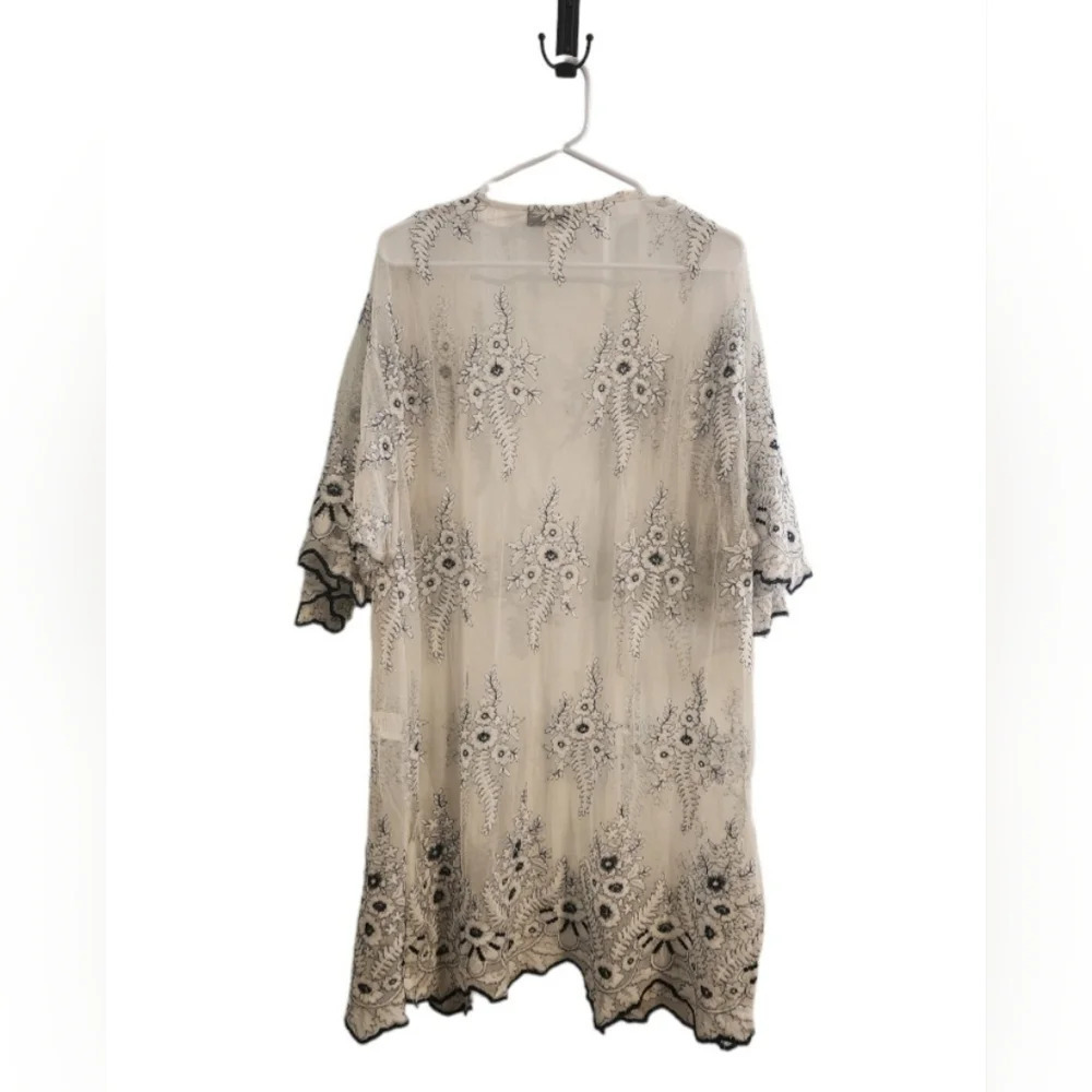 Blue Rain white lace embroidered floral oversized beach Vacation coverup Medium - Picture 3 of 10